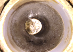 厨房内排水管工事清掃前