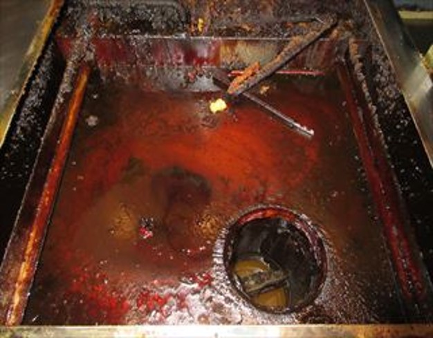 フライヤー清掃前 フライヤー清掃前