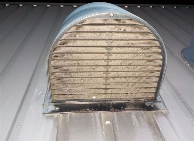 排気口清掃前 屋上排気ファン清掃前