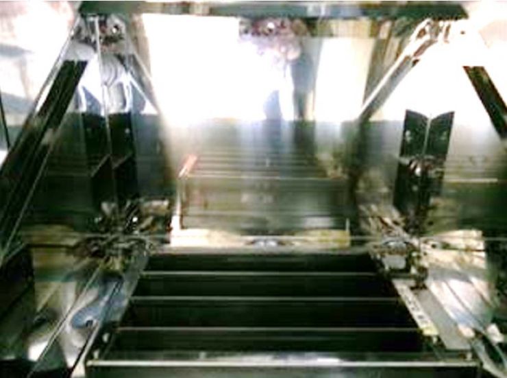 フライヤーフード内清掃後 フライヤフード内清掃後