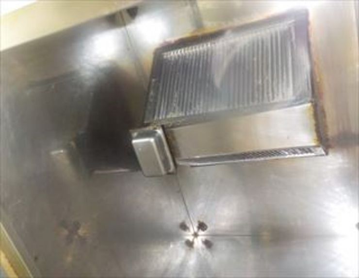 フライヤーフード内清掃後 フライヤーフード内清掃後