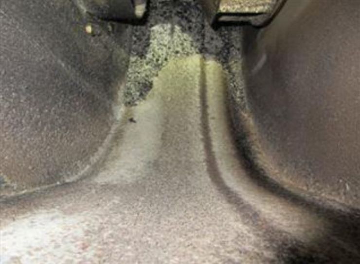 ダクト内清掃前 排気ファン清掃前