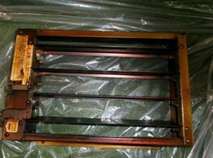 防火ダンパー清掃前 防火ダンパー清掃前